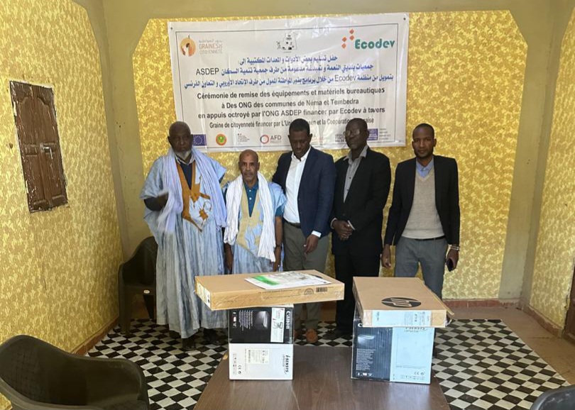 Remise de matériels électroniques à plusieurs associations de jeunes dans les villes de Néma et de Timbédra